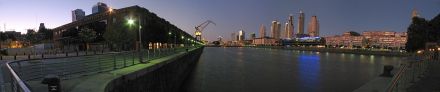 1024px-Panorama_old_harbor_Puerto_Madero_(Buenos_Aires,_Argentina)_at_dusk